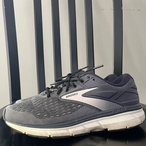 Brooks DYAD 11 Running Sneakers gray and soft pink sz 7 wide
